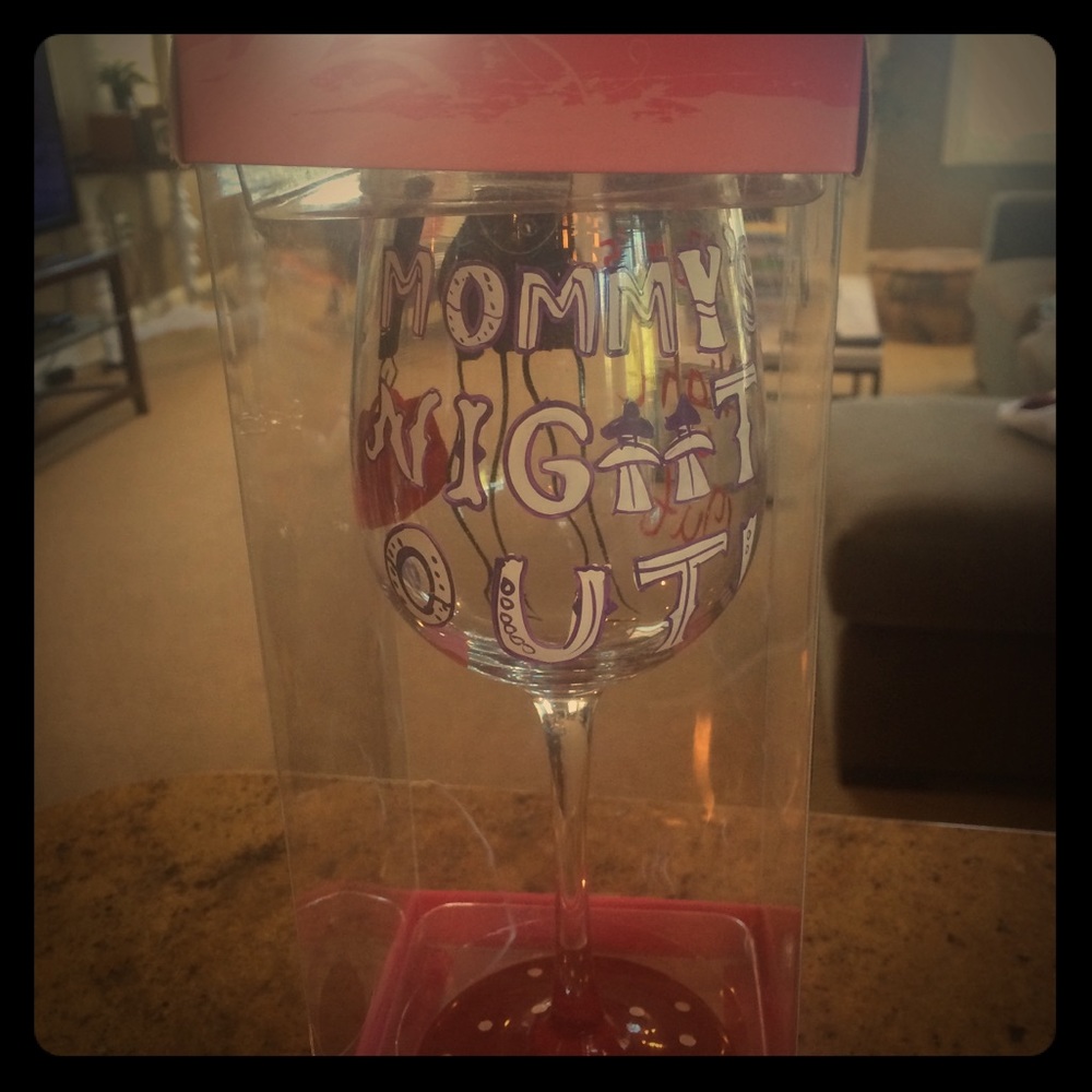 MOMMYS NIGHT OUT WINE GLASS. Acrylic with SPARKLES
